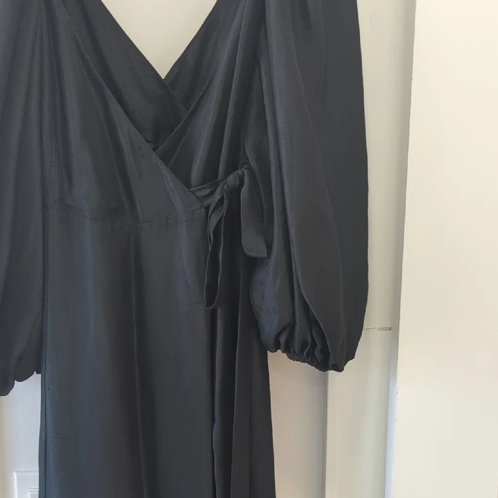 AZEEZA Black Silk Evette Blouson Puff Sleeve Wrap Midi Dress Size XS Bergdorf G